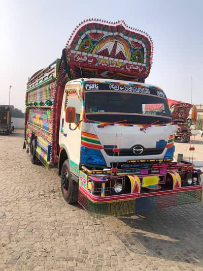 Hino Deutro 300