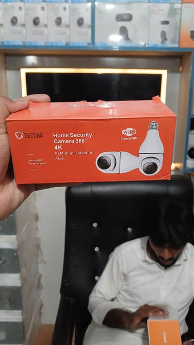Smart Bulb Camera, Night Vision, Speaker/Mic 360° Rotation