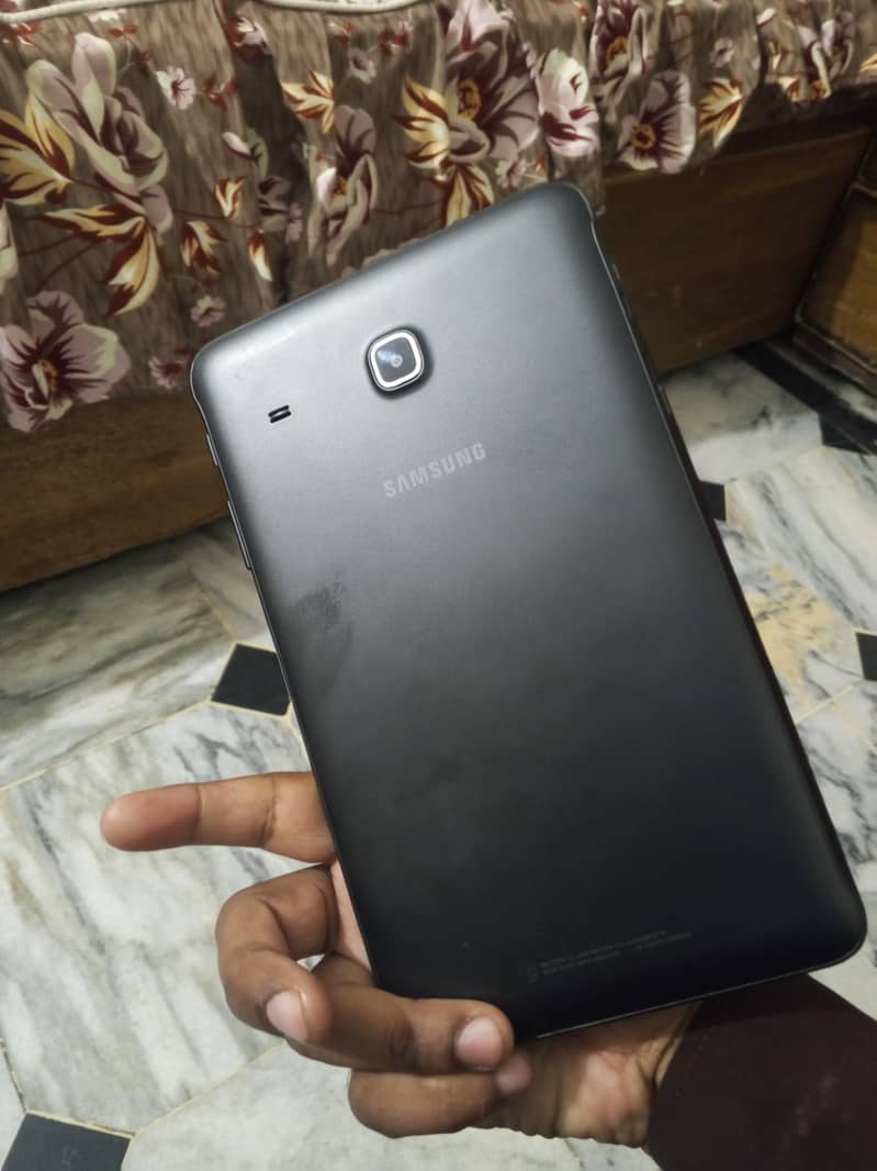 galaxy tab E 8.0 model 2/16gb 3