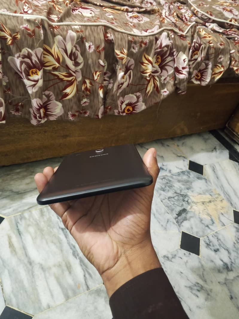 galaxy tab E 8.0 model 2/16gb 4