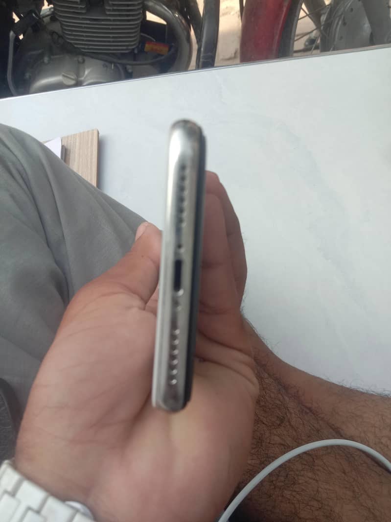 Apple iPhone X 3