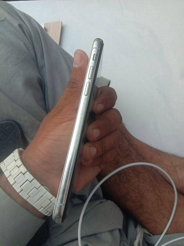 Apple iPhone X 4