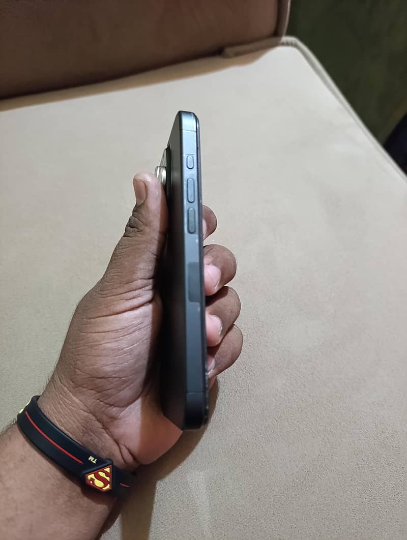 Apple iPhone 15 Pro 2