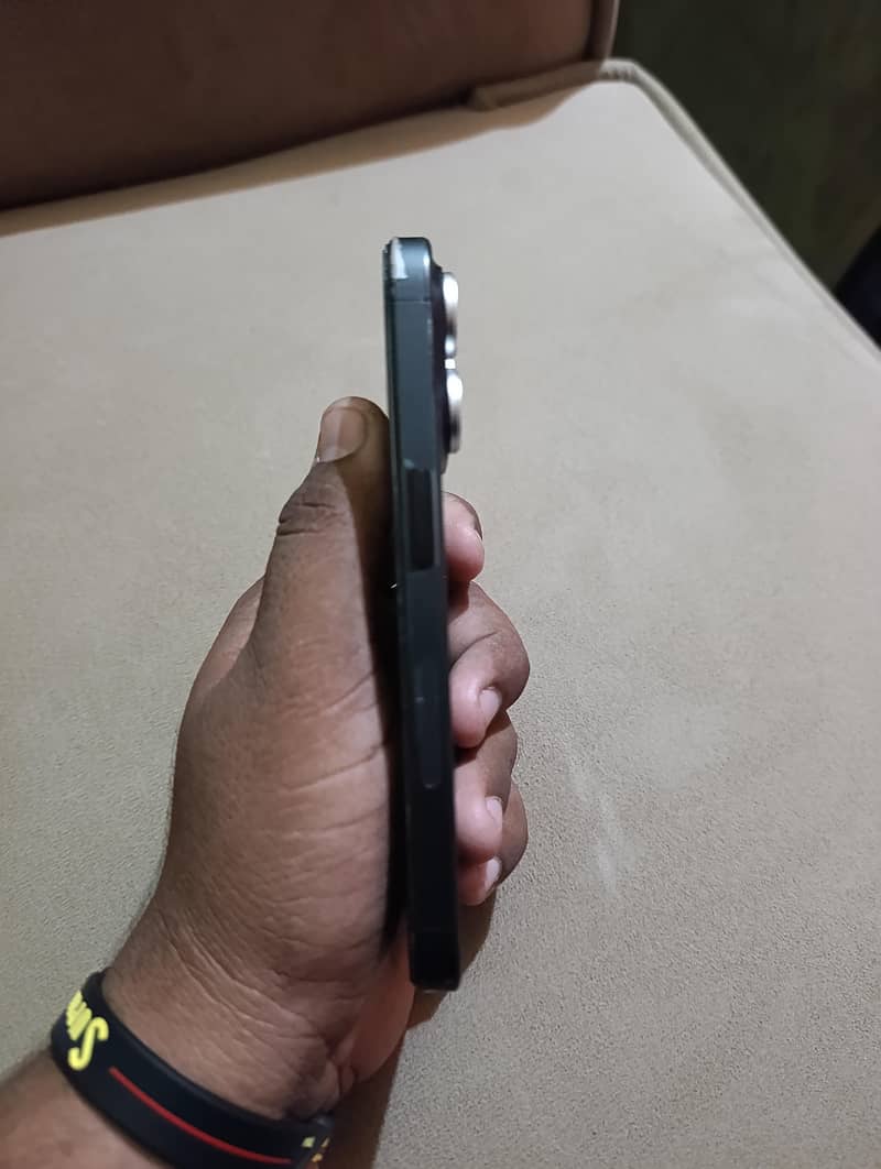 Apple iPhone 15 Pro 6