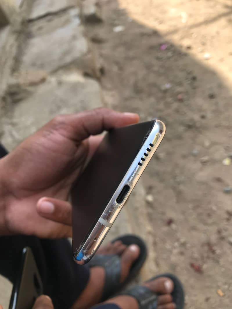 LG V30 3