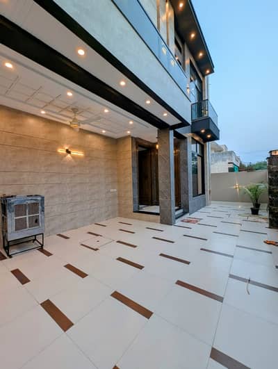 10 Marla House for Rent in Valencia Town, Lahore 5 Bedrooms