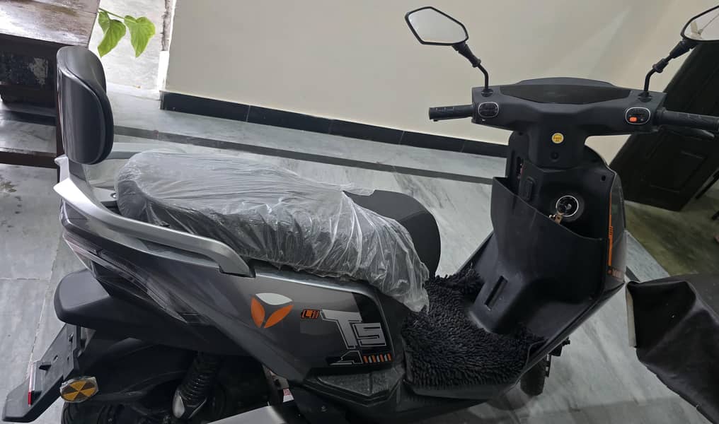 Yadea T5 Lithium 1