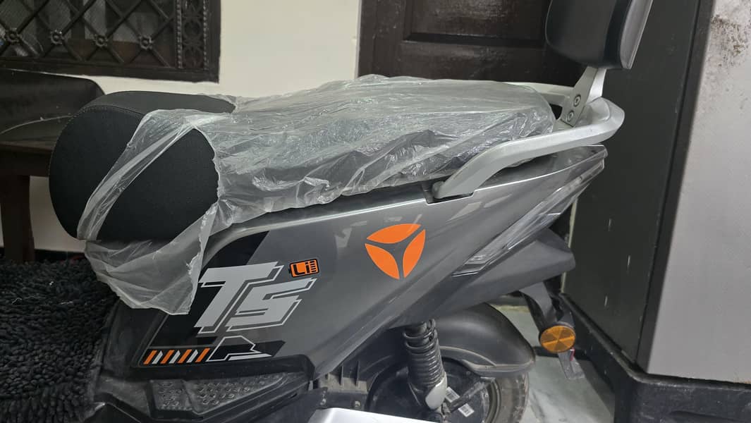 Yadea T5 Lithium 4