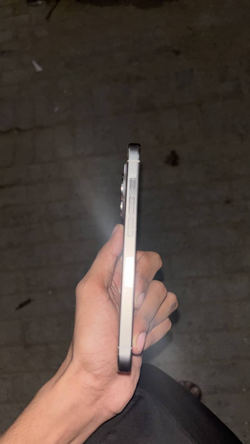 Apple iPhone 15 Pro 1