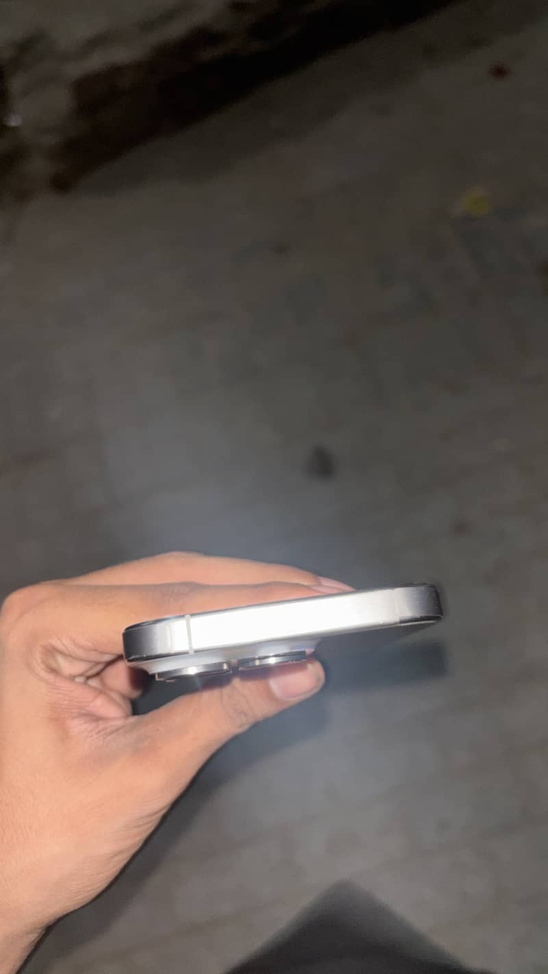 Apple iPhone 15 Pro 2