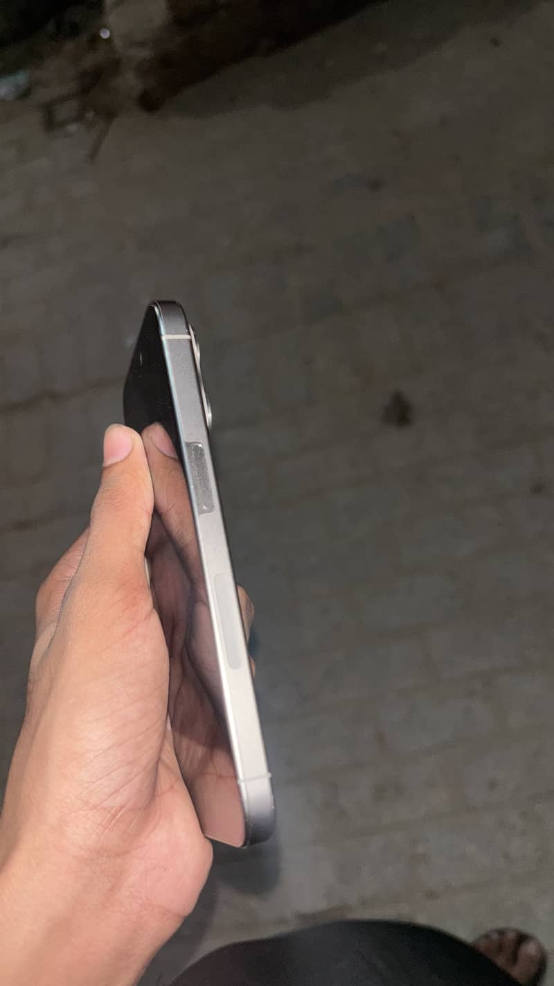 Apple iPhone 15 Pro 3