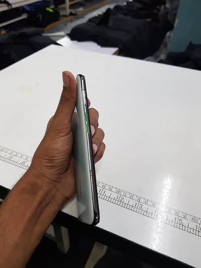 OPPO F11 8 256 panl chng tuch bark ha moubil raf ha chlta thk ha
