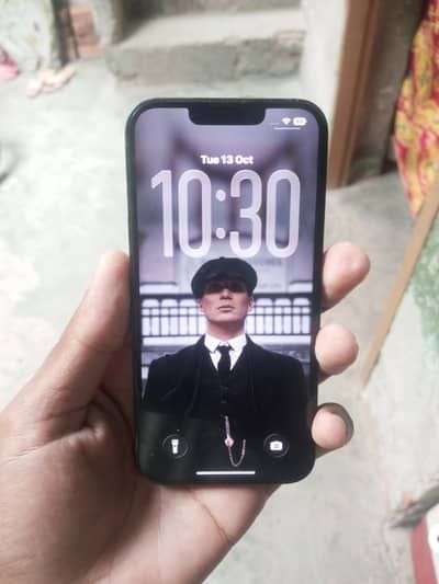 Apple iPhone 13