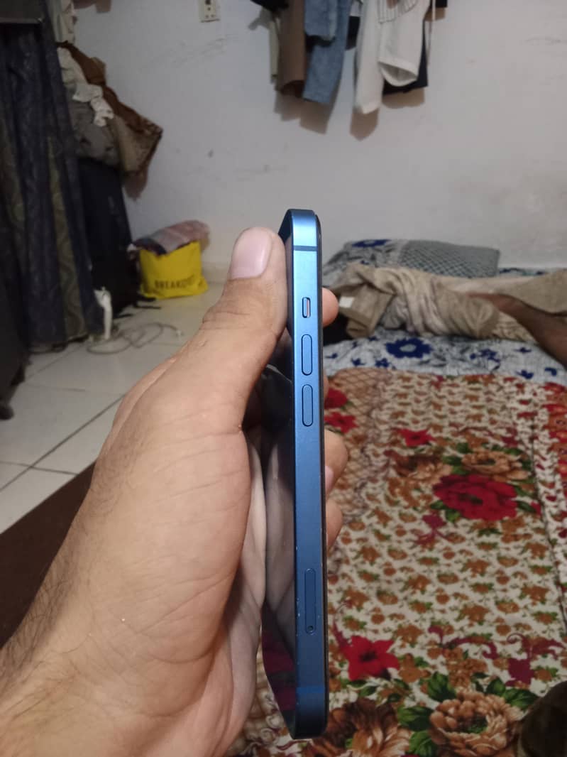 Apple iPhone 13 2