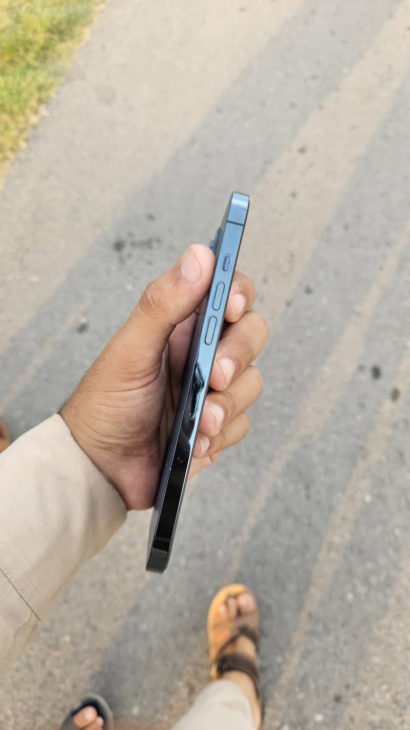 Apple iPhone 12 Pro Max jv 1
