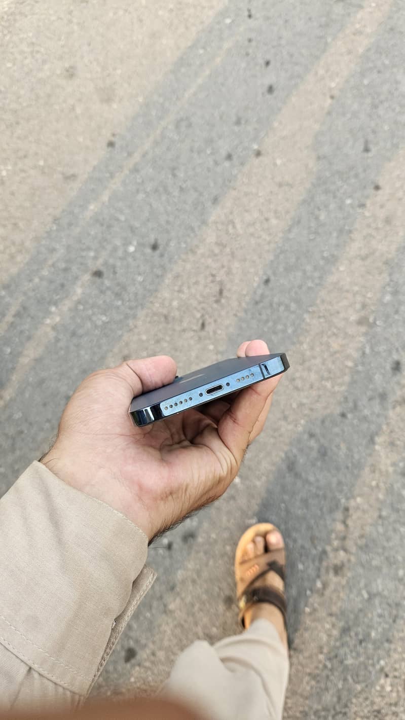 Apple iPhone 12 Pro Max jv 2