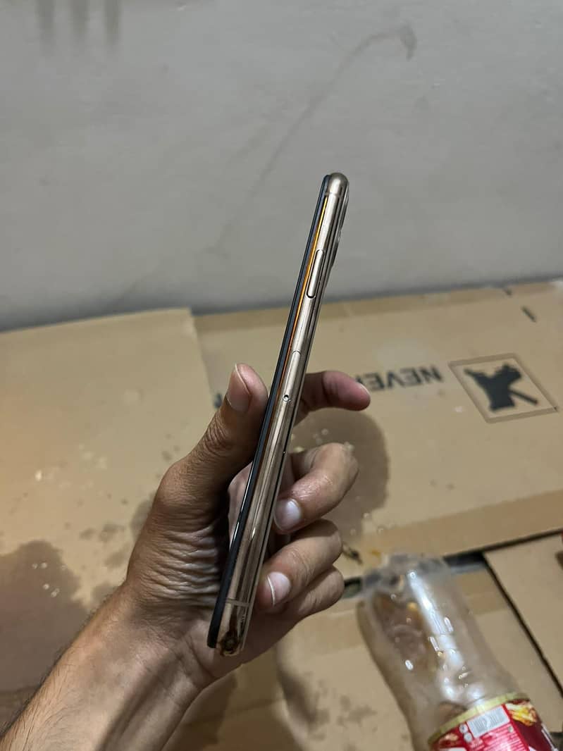 Apple iPhone 11 Pro Max 2