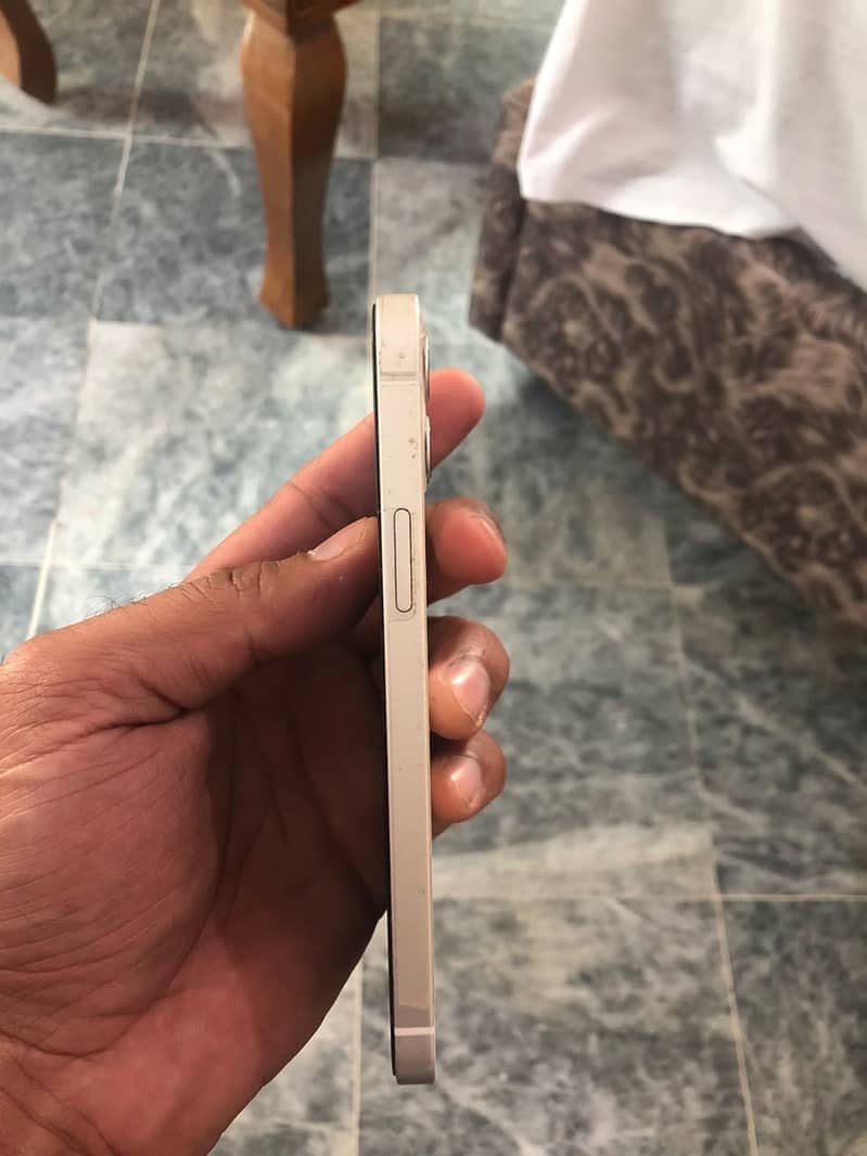 Apple iPhone 12 4