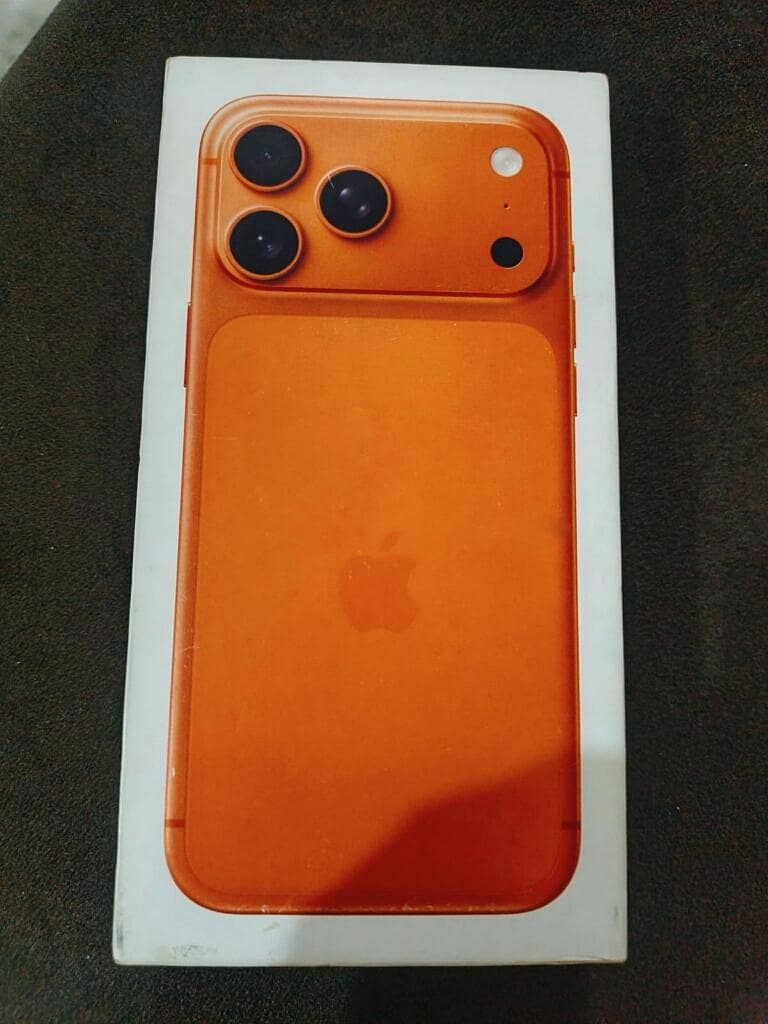 Apple iPhone 17 Pro Max 4