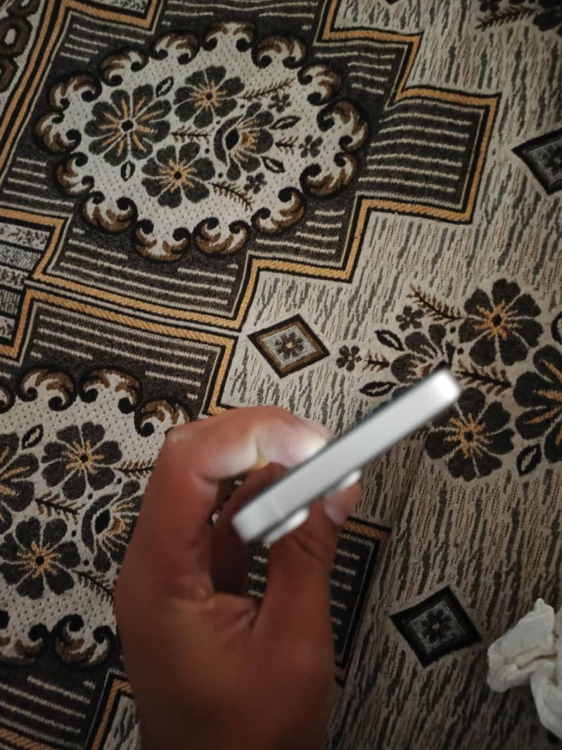 Apple iPhone 11 MDM 4