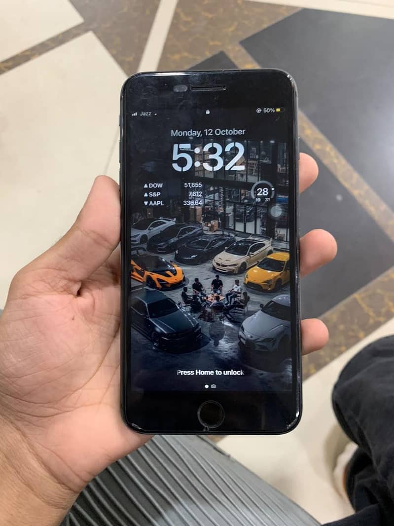 Apple iPhone 8 Plus 1