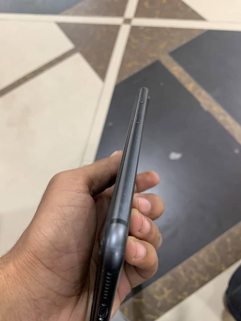 Apple iPhone 8 Plus 4