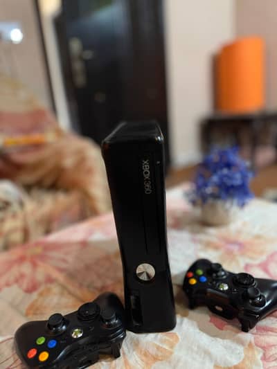 Xbox 360 with 2 Controller & Games for Sale