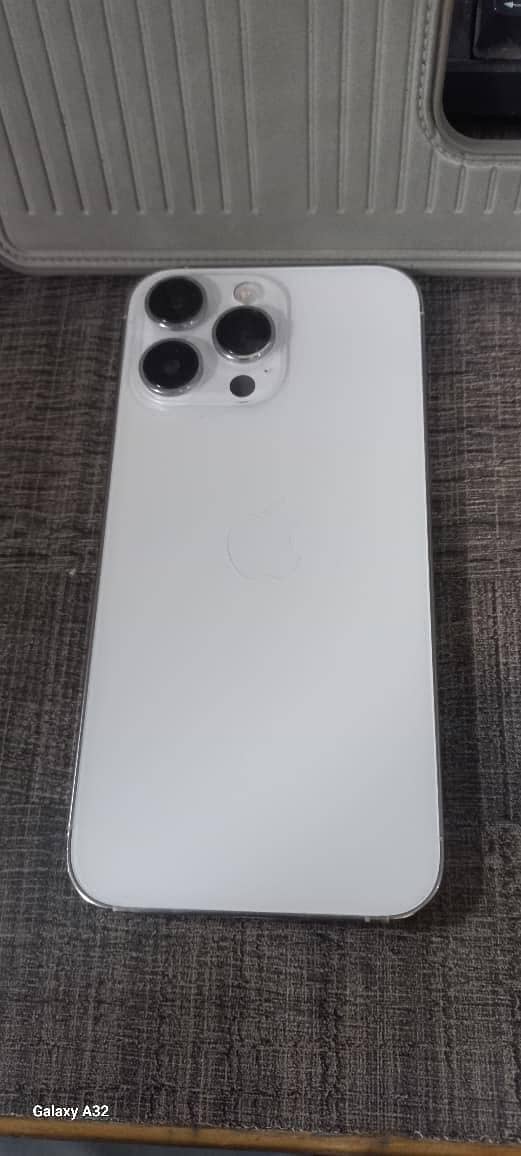 Apple iPhone 14 Pro Max 0