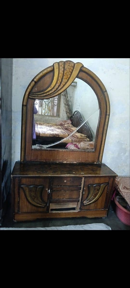 Almari , dressing table ,safe 4