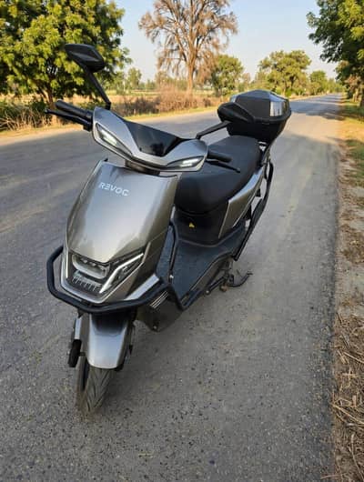 Scooty Revoo C32 new condition