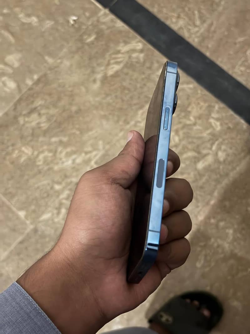 Apple iPhone 13 Pro 3