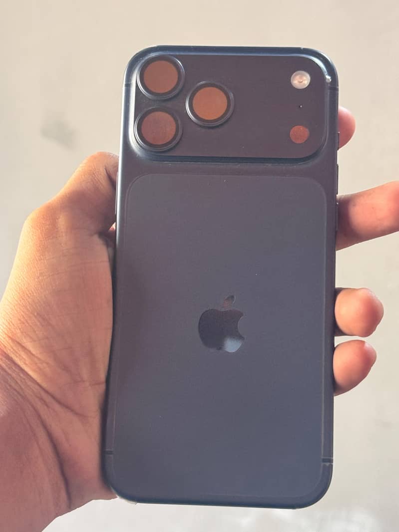 Apple iPhone 17 Pro Max 3