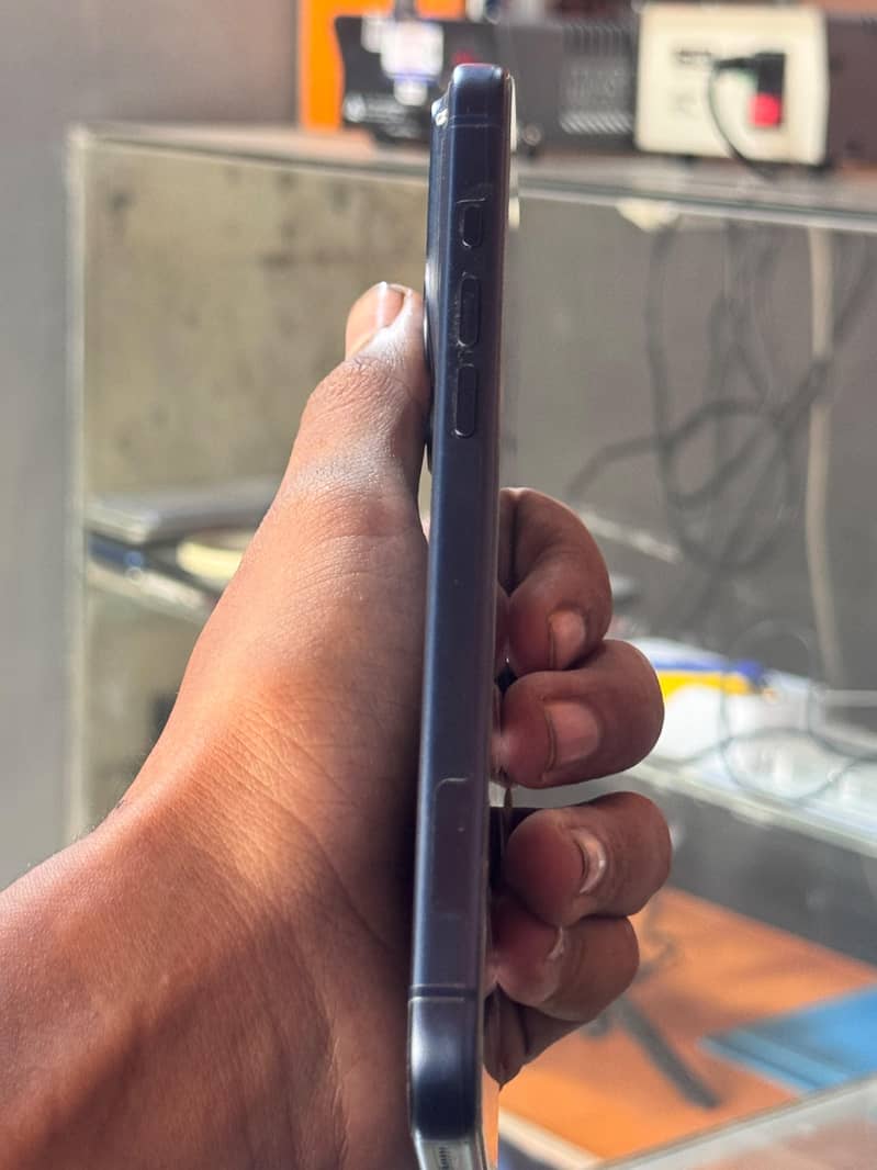 Apple iPhone 17 Pro Max 4