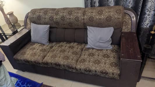sofa set 3+2+1. foam bilkul theek hai.
