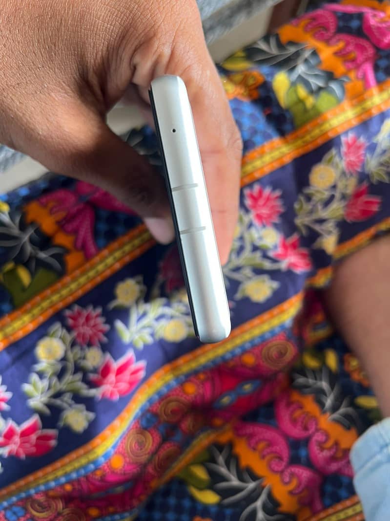 Google Pixel 7a 5