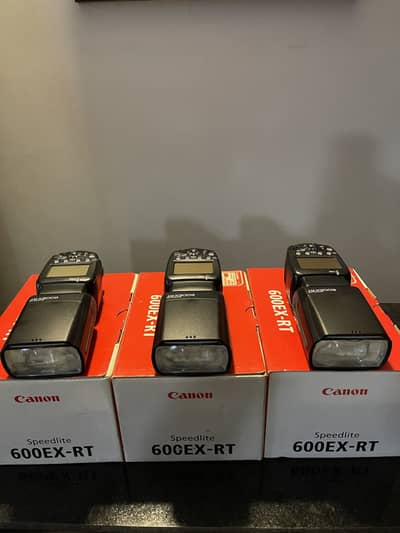 Three Canon 600EX-RT with trigger ST-E3-RT Almost Brand New