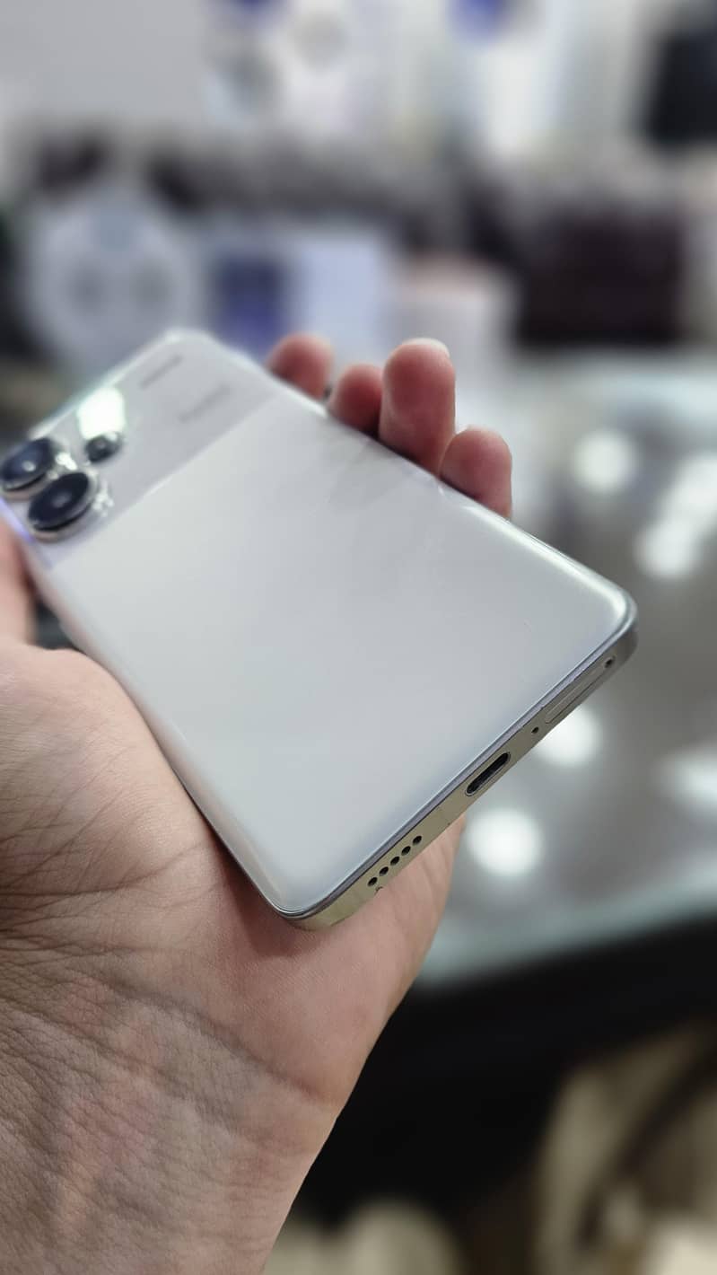 Xiaomi Redmi Note 13 Pro+ 1