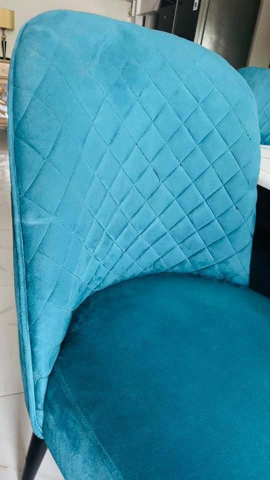 Almost Brand New Dining table Excellent condition 2