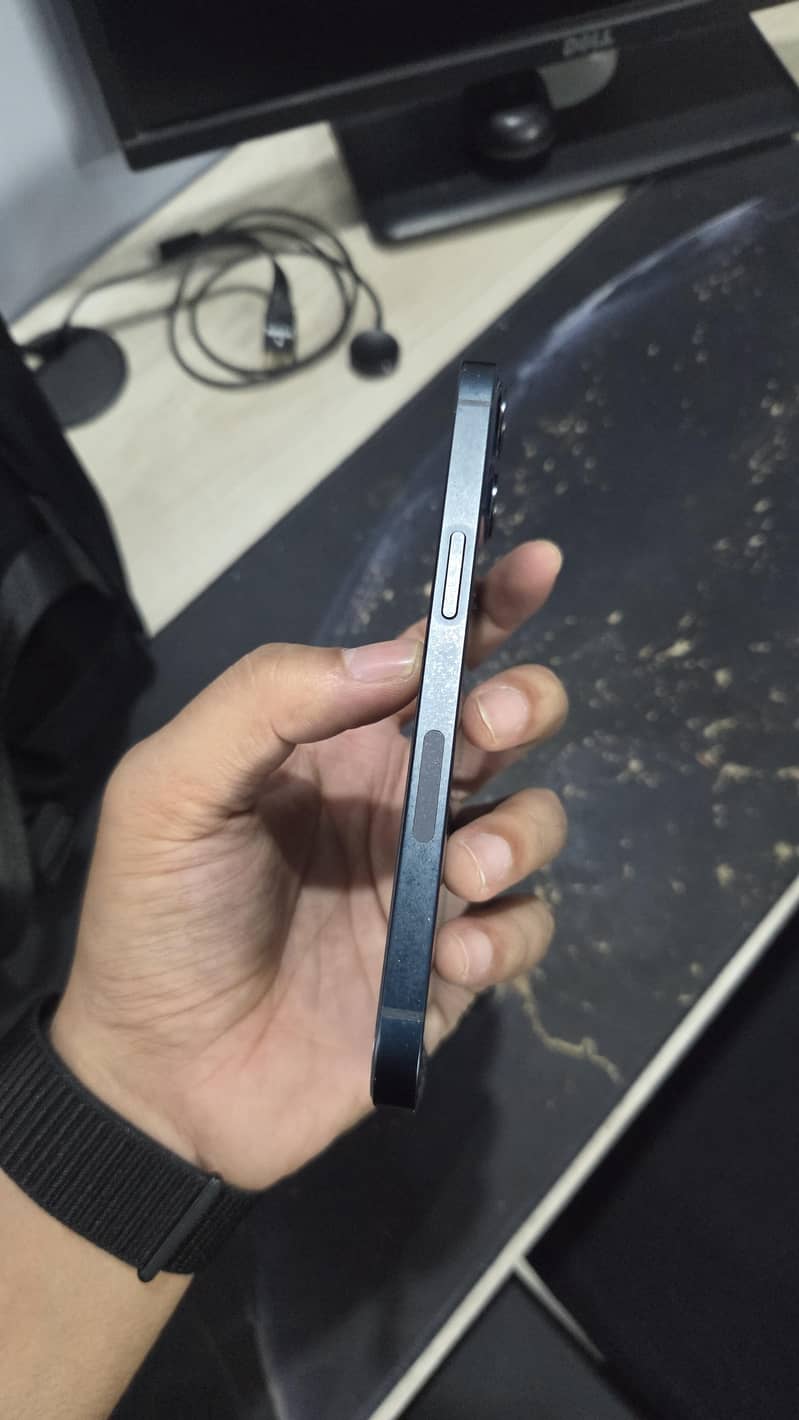 Apple iPhone 13 2
