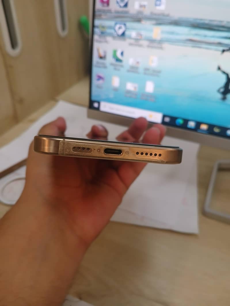 Apple iPhone 16 Pro Max JV 2