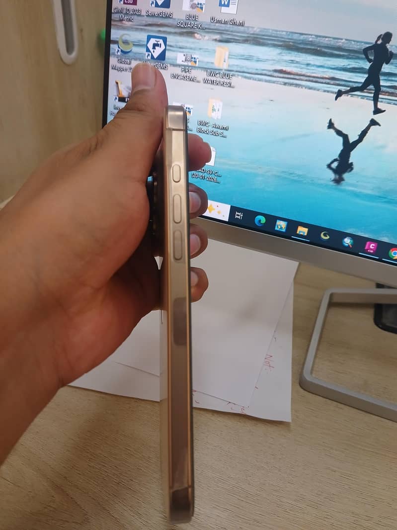 Apple iPhone 16 Pro Max JV 4