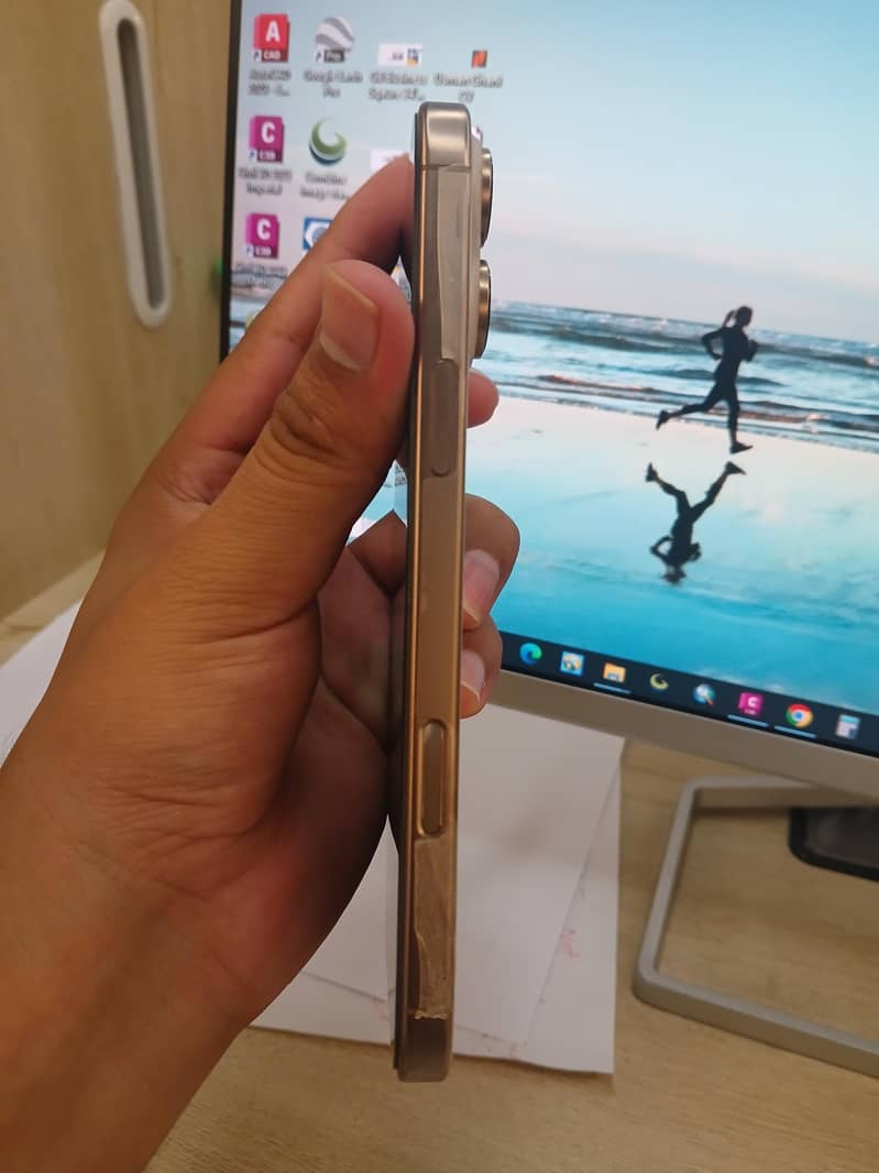 Apple iPhone 16 Pro Max JV 5