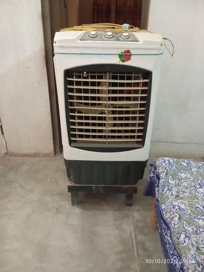 Solar air cooler