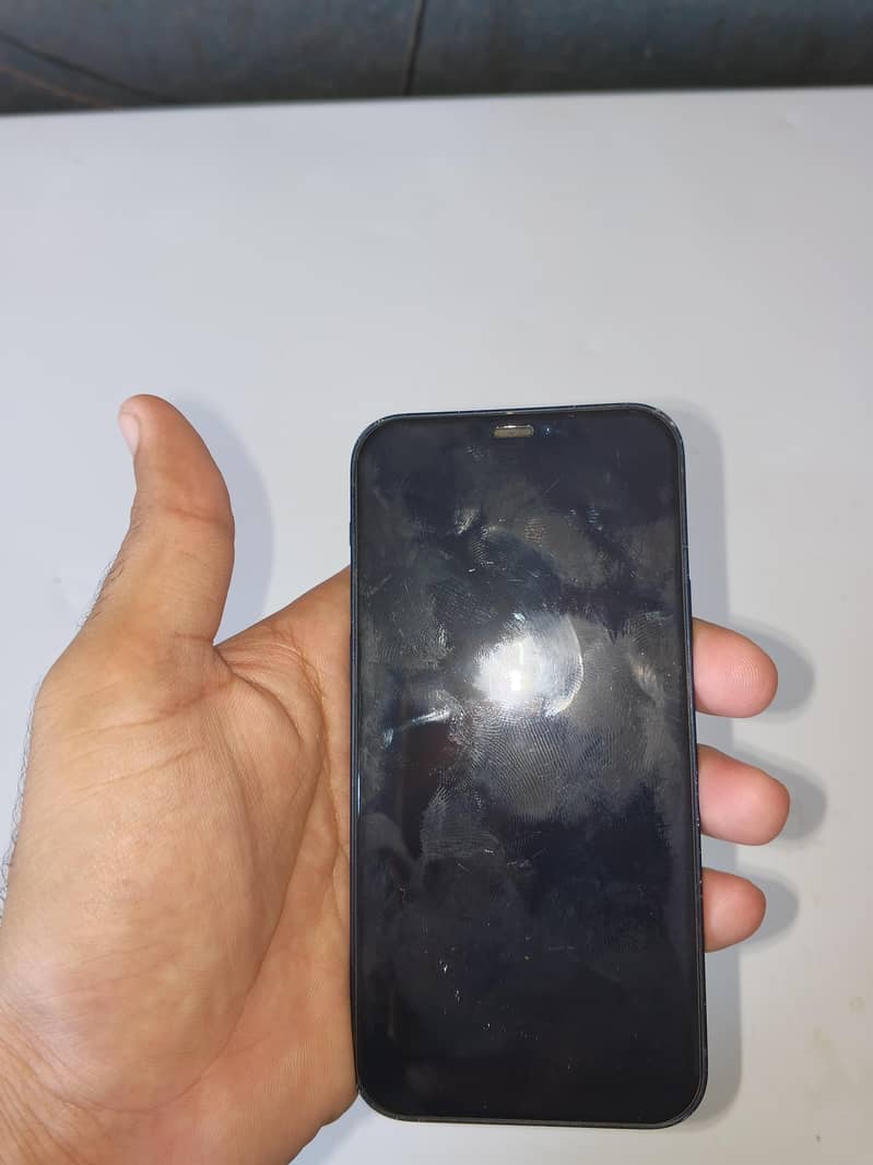 Apple iPhone 12 4