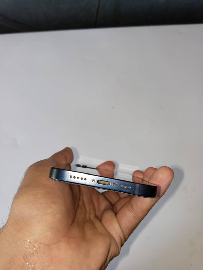 Apple iPhone 12 6