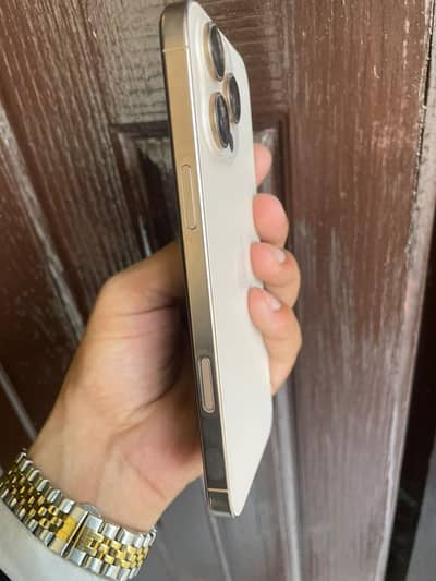 Apple iPhone 16 Pro Max