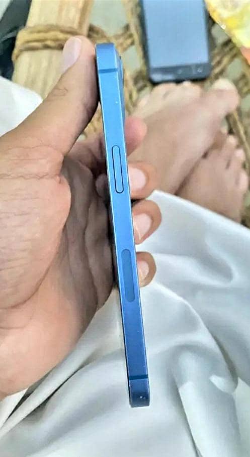 Apple iPhone 13 1