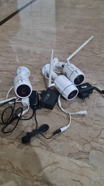 8 چینل وائرلیس NVR + 2TB ہارڈ ڈسک + 3 وائرلیس کیمرے - زبردست کنڈیشن
