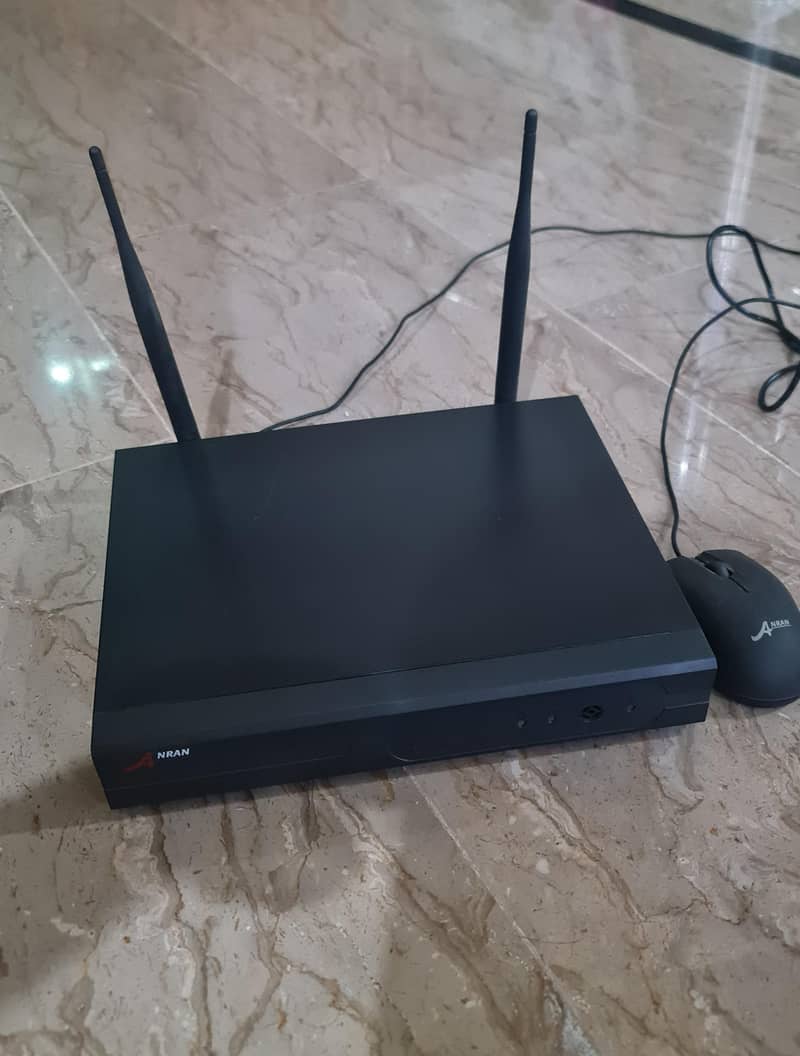 8 چینل وائرلیس NVR + 2TB ہارڈ ڈسک + 3 وائرلیس کیمرے - زبردست کنڈیشن 1