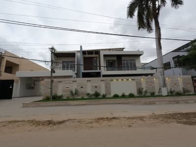 1000Sqyd Outstanding Modern Style House Available For Sale